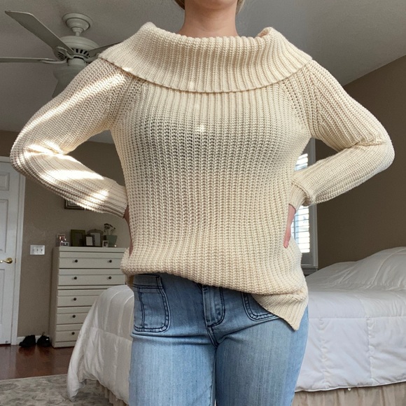 NWT Favlux off the shoulder sweater - Picture 3 of 6